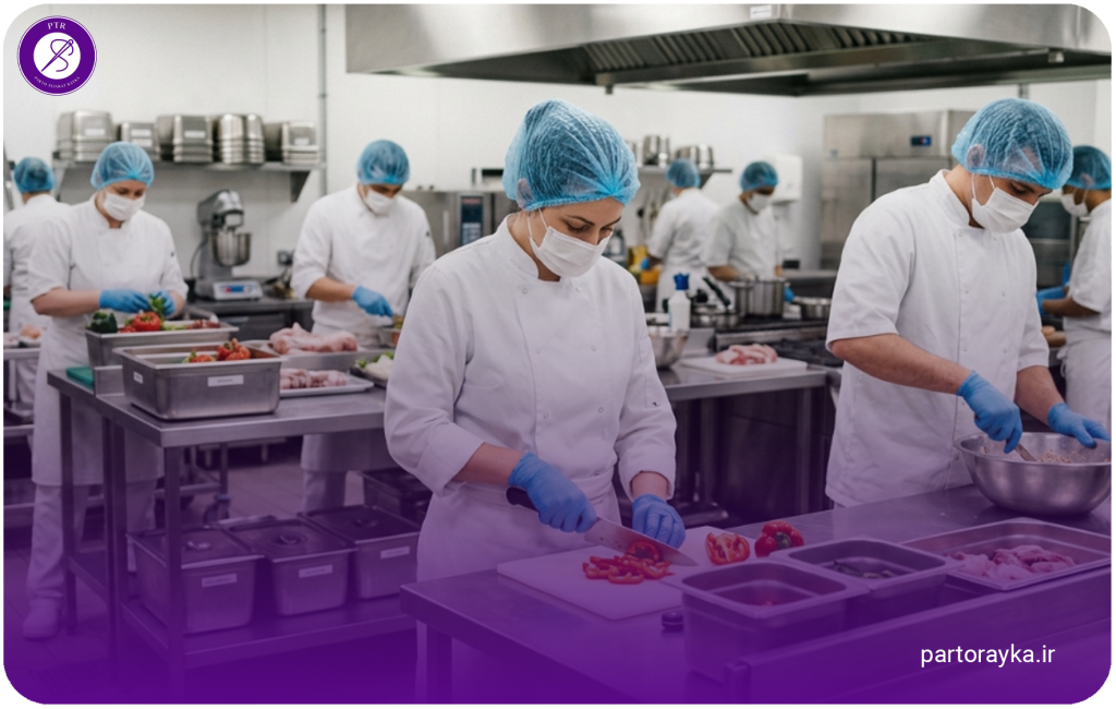 استانداردهای بهداشتی لباس کار در رستوران‌ها و صنایع غذایی چیست؟